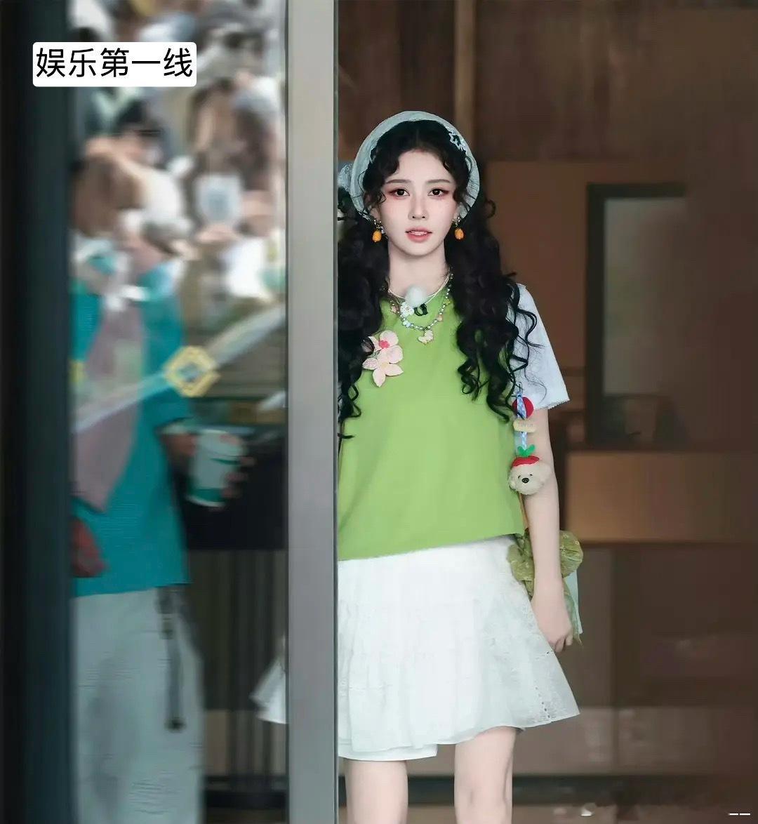 白鹿现在的造型风格是在模仿鞠婧祎吗？