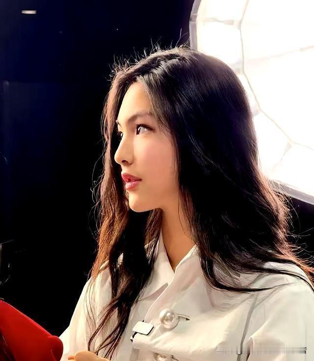 李湘女儿王诗龄被牛津录取引发热议，她手握的不仅是优渥资源，更是把资源转化为成长的