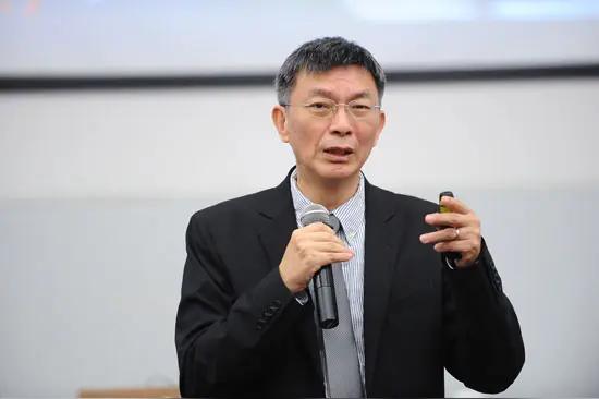 苑举正已经来北京参加93阅兵，他在下了飞机，在机场接受采访时说，民进党越阻扰，他