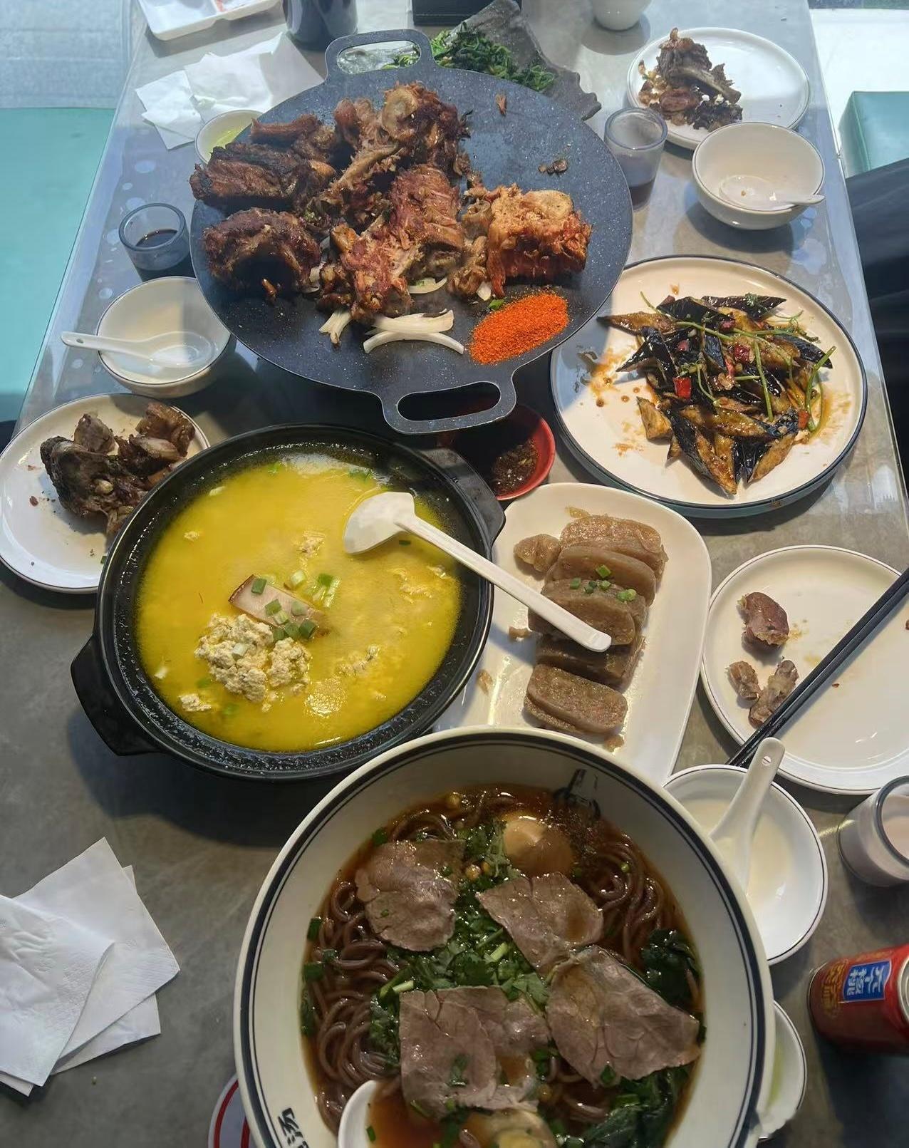 想着一会再点一些，打包带回去。​​​