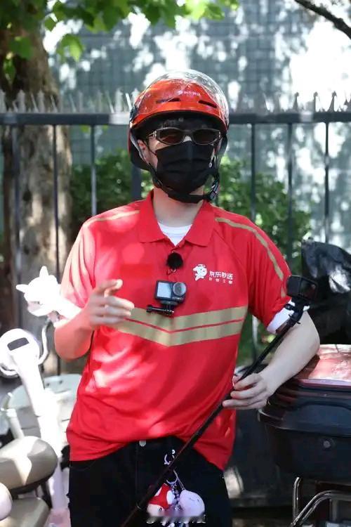 外卖骑手新成员现在经济发展有些不太景气，人们的钱也越来越不好挣了，而且物价还