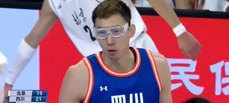 北京全运会男篮，没了顶梁柱，输球成必然！刚结束的四川和北京队8进4的一场比赛，北