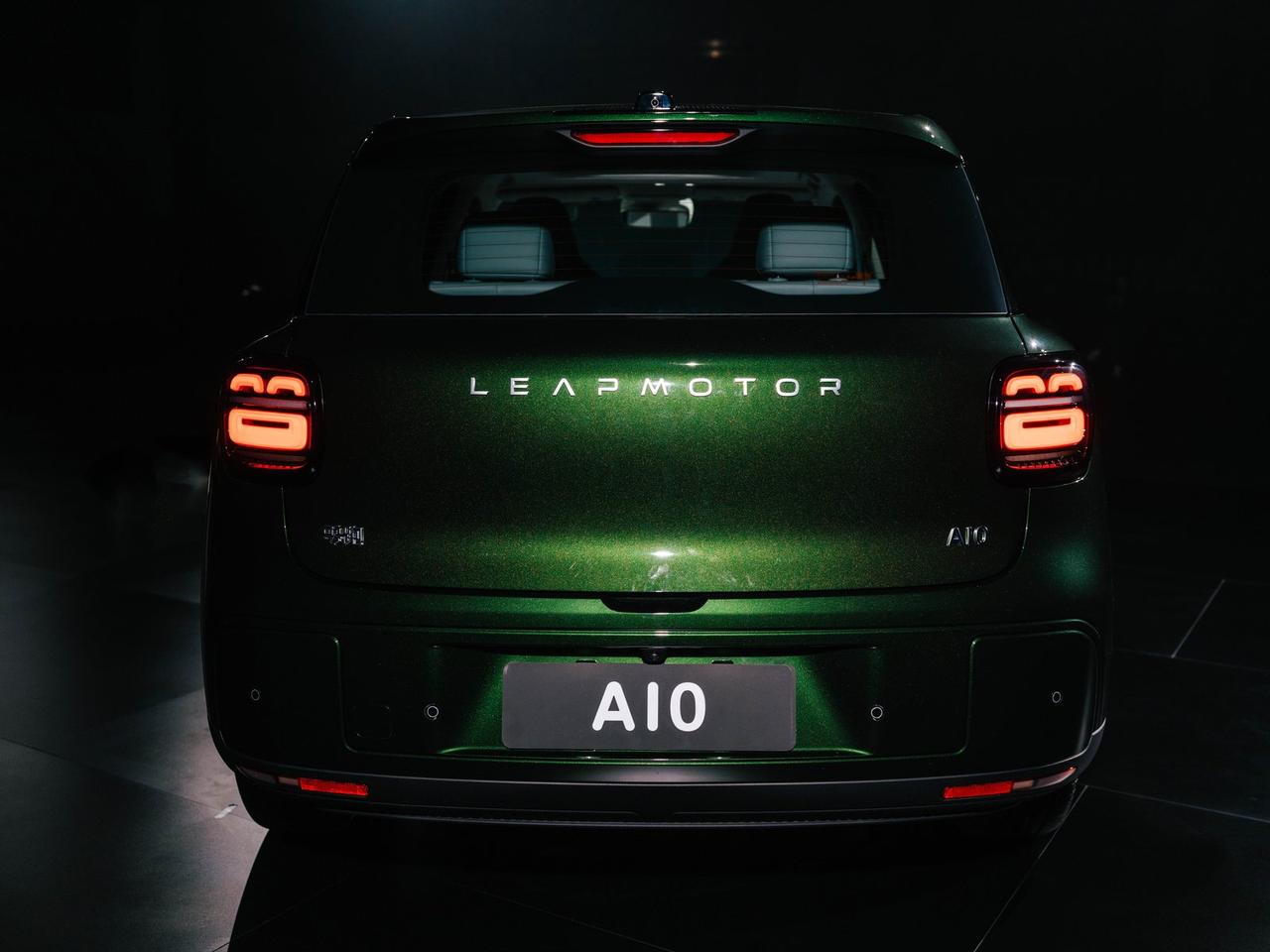 以前10万级纯电SUV聊设计，绕不开“塑料感”。直到今晚陈都灵站上舞台，与零跑A