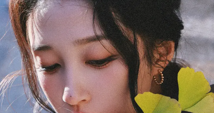 关晓彤北平的秋写真很有诗意