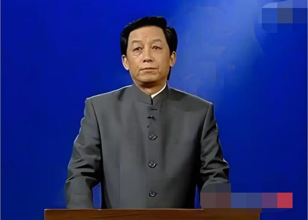 易中天说：“一定要记着，人老了以后，不会再有谁想跟你亲近了，因为你已经没