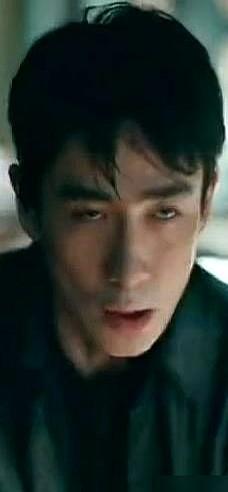 清华学生看完都后背发凉，一步走错，人生直接归零。张艺谋新片《惊蛰无声》里，雷