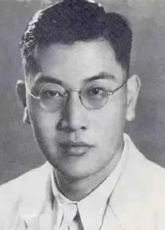 1927年，22岁的戴望舒多次向17岁的施绛年求爱，都惨遭拒绝。次年，他爬上顶楼