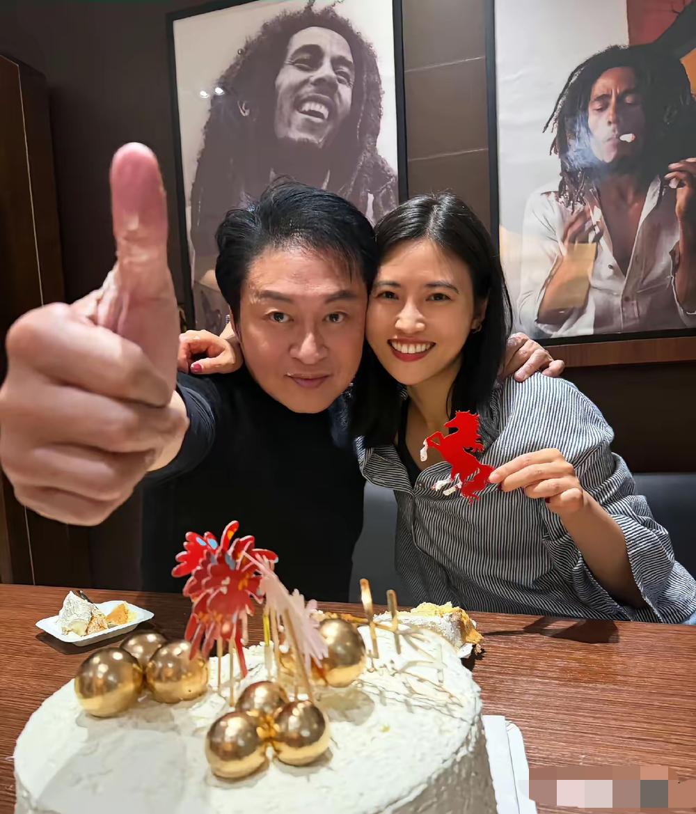 马景涛前妻吴佳尼说：俩儿子一年开销上百万，马景涛只承担40万学费。马景涛现任