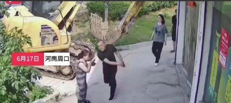 周口鹿邑县贾滩镇谷楼村这事儿太恶劣！6月13日，超市老板谷女士被妹夫李先生一