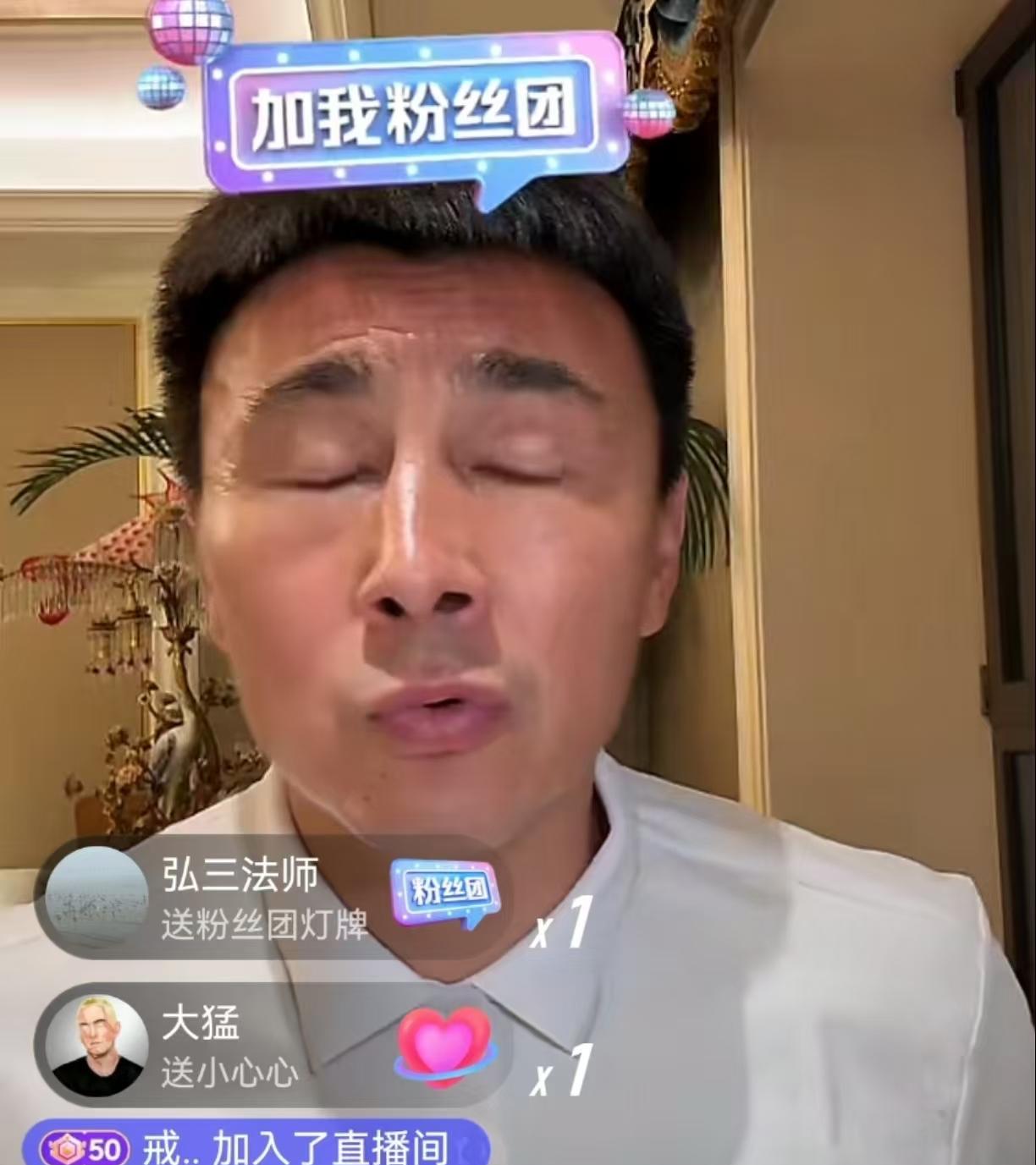 前国脚李玮锋爆了一个料，2016年天津权健差点就签下谢鹏飞了，双方基本上合同都已