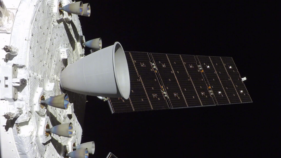 四名宇航员正坐着一艘漏气的飞船往地球赶。4月8日，正从月球返回的猎户座飞船收到地