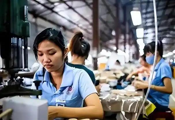 越南天天学中国搞开放，真能变成下一个世界工厂吗？说白了，他们连中国的门槛都够不着