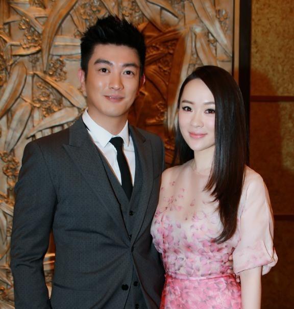 2012年，刚谈恋爱的杜江，偷偷跑到霍思燕家过夜，睡到第二天中午才起床，洗了澡，