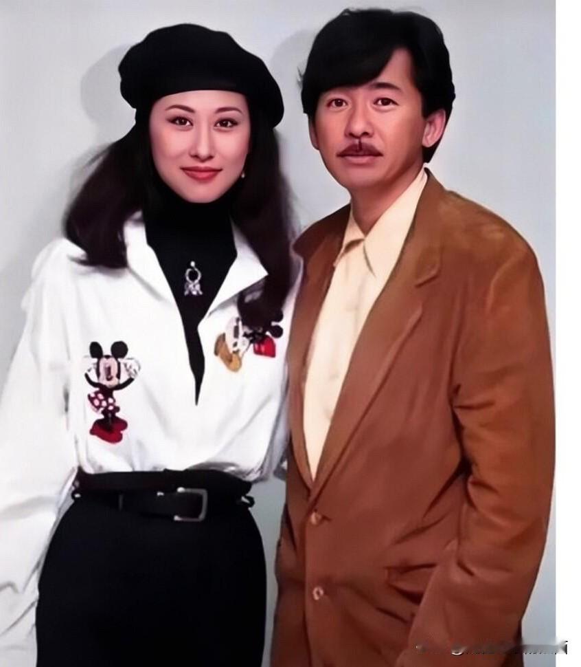 其实当时也有不少人想不明白的，叶倩文年轻的时候长得那么美，是跟钟楚红、李嘉欣她们