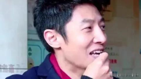 中央电视台主持撒贝宁，是一位幽默风趣的才子，深受大家的喜欢。在一档节目中，主持人