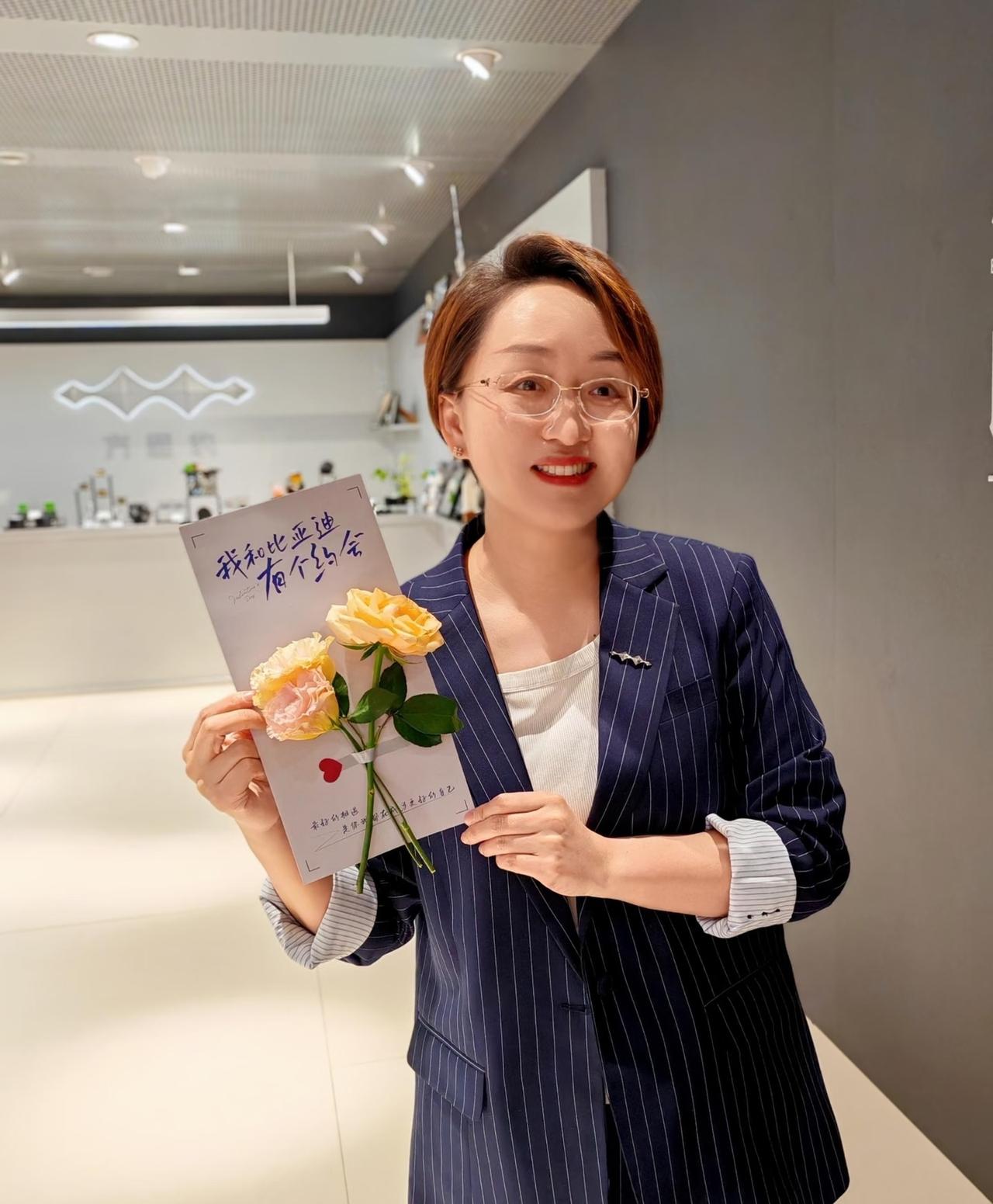 比亚迪三大女将之一的熊甜波，目前是比亚迪B3级高管，职级等同于集团副总裁，身兼方
