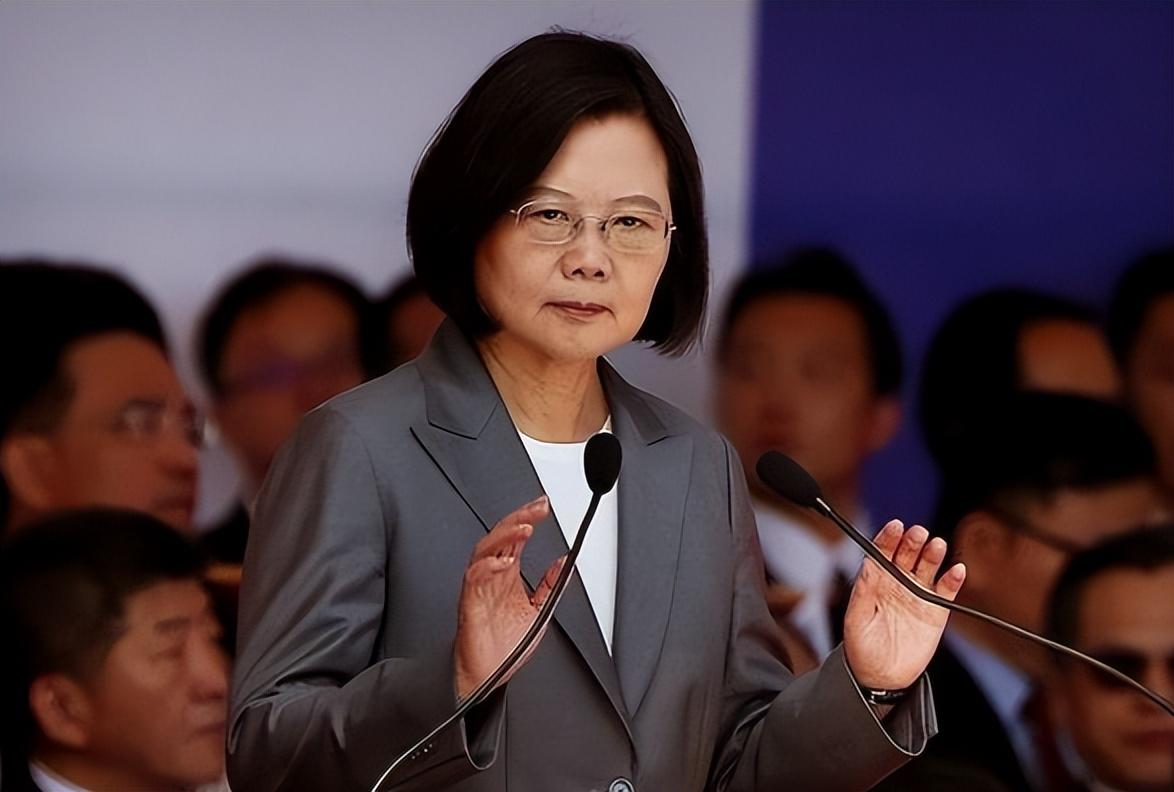 你敢想？“台独”分子蔡英文竟然是汉奸后代！她父亲是日本关东军。学过飞