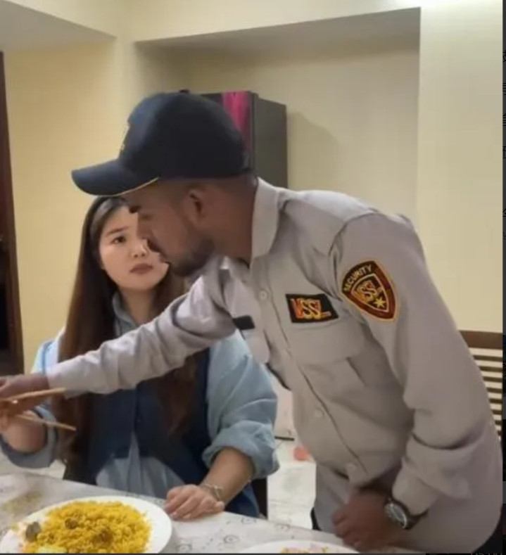 “‘嫁来印度就得用手吃饭。’一名中国女子忍不住吐槽，她的印度老公不许她用筷子，非