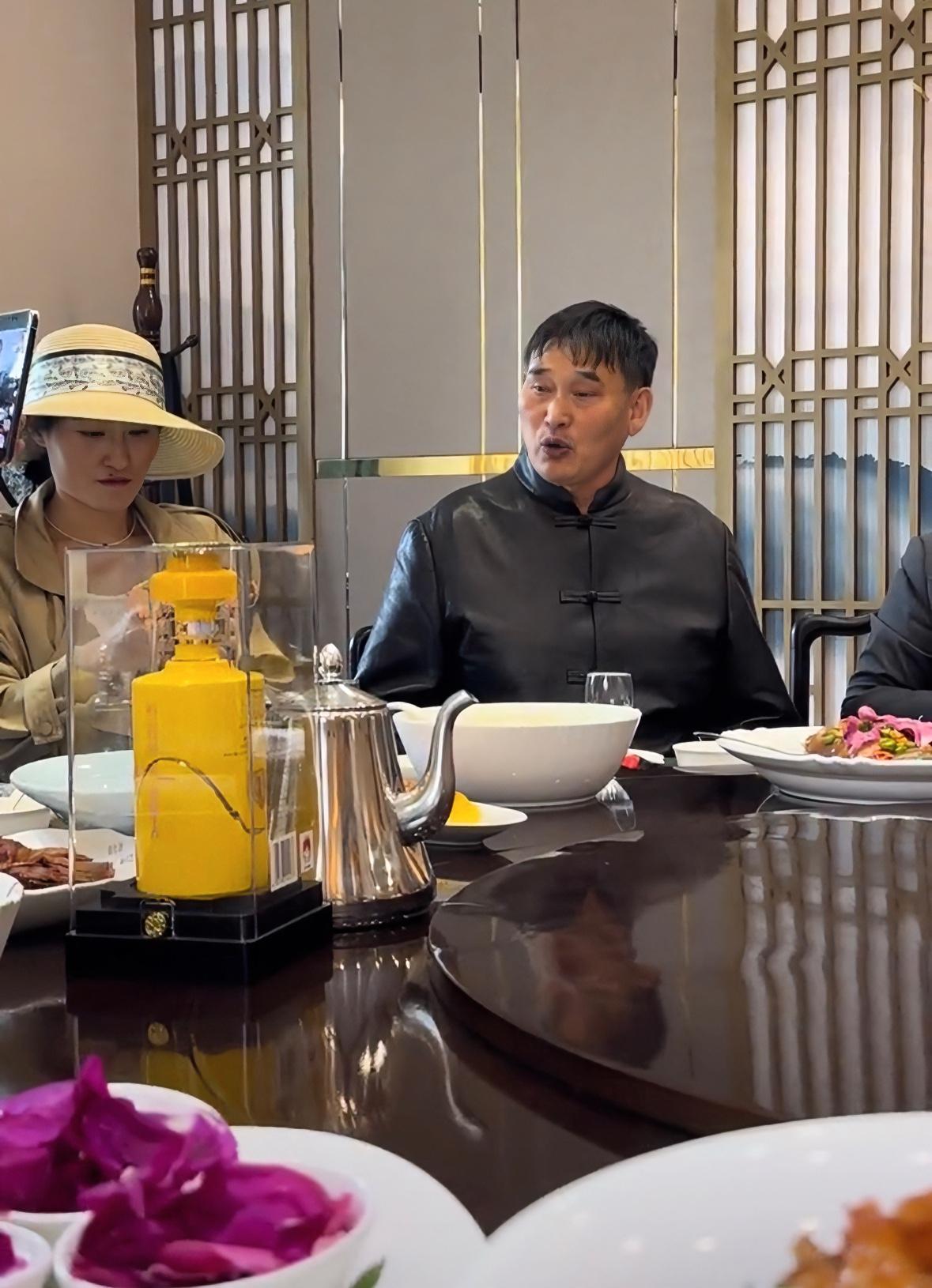 大衣哥称没有网络账号，大衣哥朱之文接受采访说自己没有开通网络账号，不想靠打赏和直