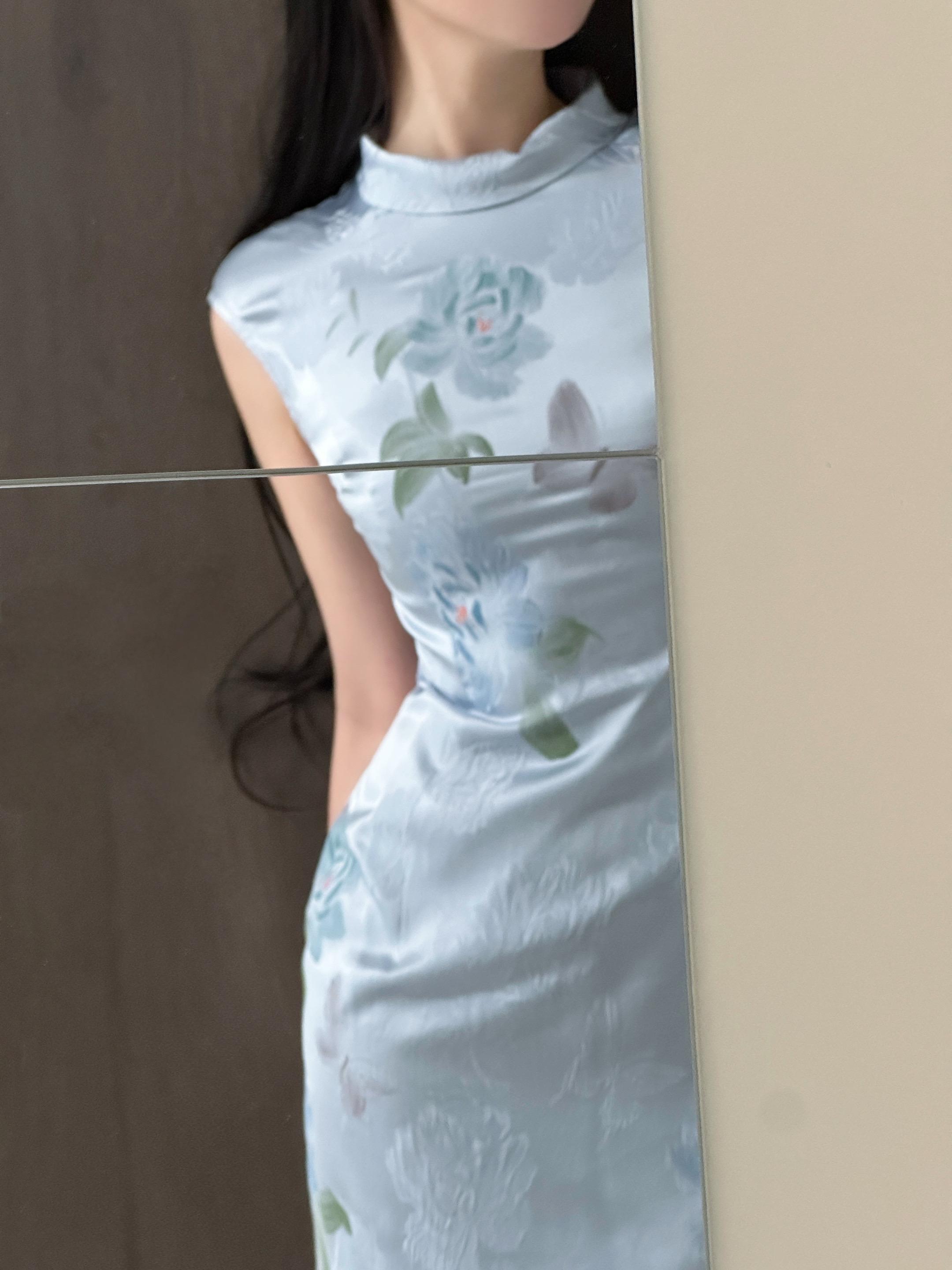 收到了喜欢的旗袍。真丝旗袍