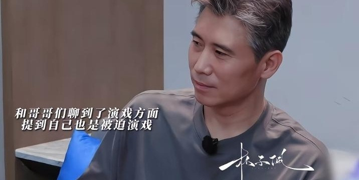 谁能想到，现在荧幕上硬汉形象拉满的欧豪，当年站在镜头前居然觉得自己像个“大傻子”？最近看个访谈，欧豪