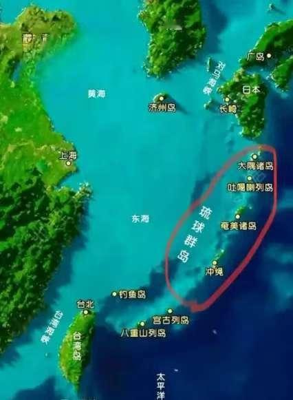 二战结束苏联很聪明，占了日本四个岛，在日本头顶上监控着日本。中国那时候太傻了，竟