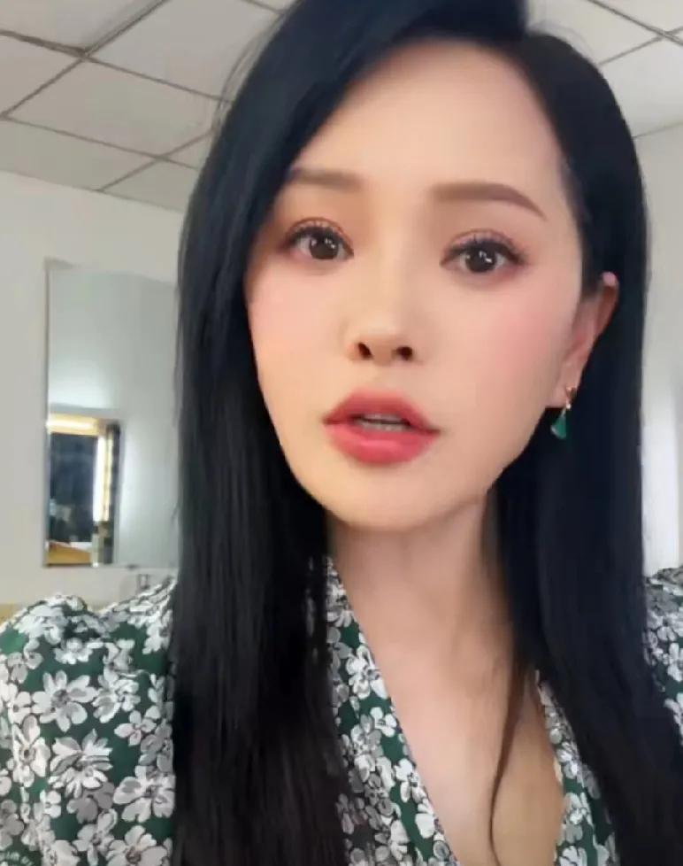 三伏天到了，希望想瘦身的朋友们都来学习伊能静的“三伏天瘦身法”：初伏：唤醒代