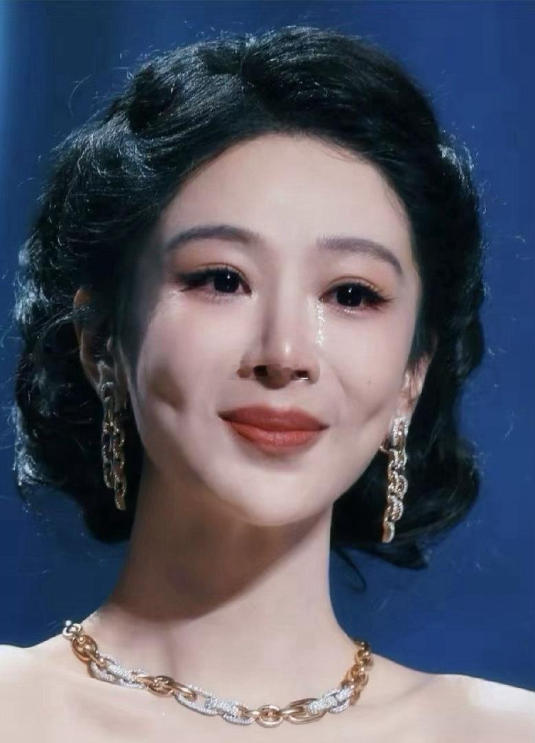 杨紫，用的到底是什么牌子的粉底液，哭成这样妆都没花，求