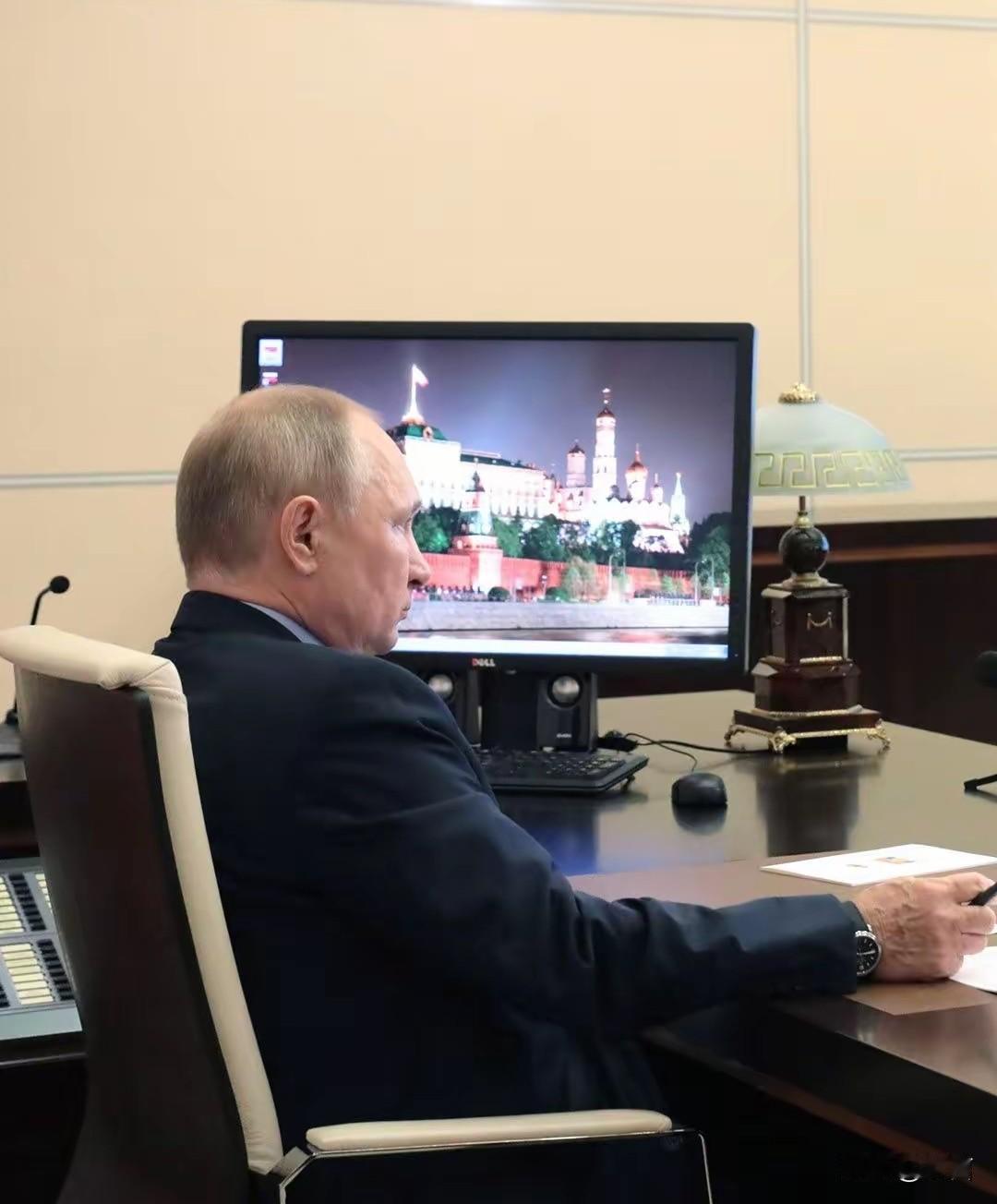 你可能听过普京有替身的传闻，但一定没听过普京的办公室也可能有“替身”的传闻。