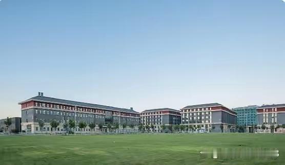 江西各高校录取分数线预测出炉啦。南昌大学预测要590分，不愧是江西的招牌高校。江