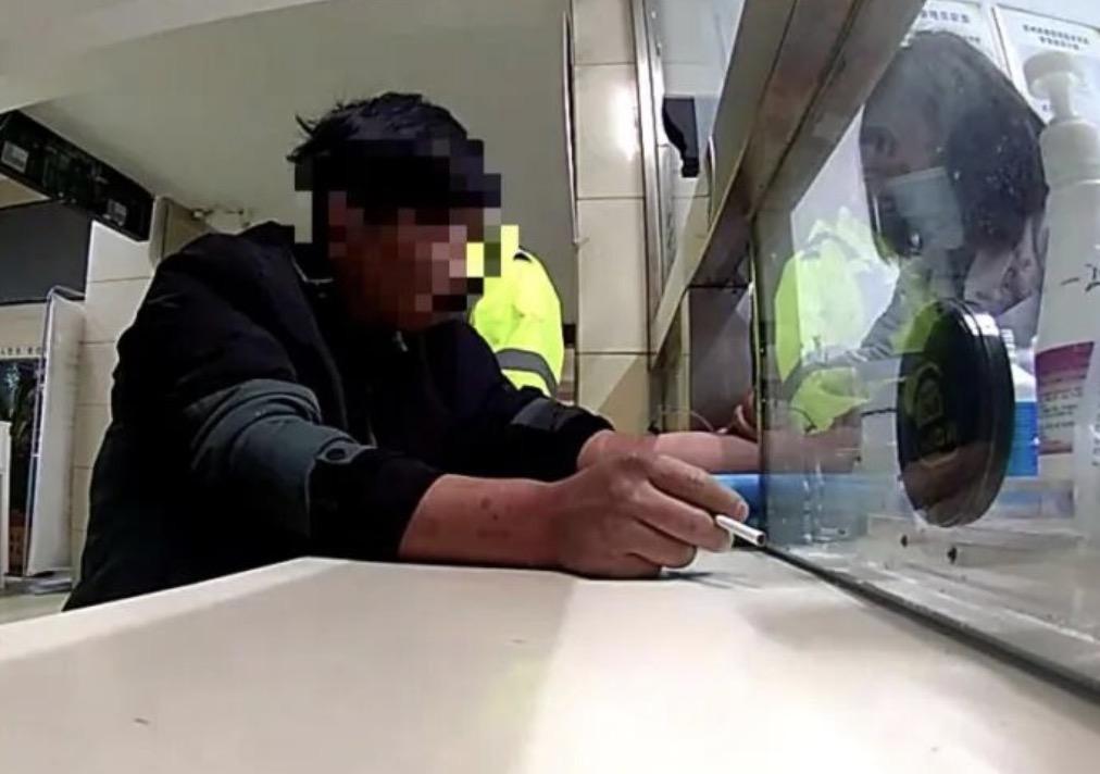 你举报我酒驾，我就举报你私藏烟花，真的是一对好朋友啊！这起让人哭笑不得的事件发