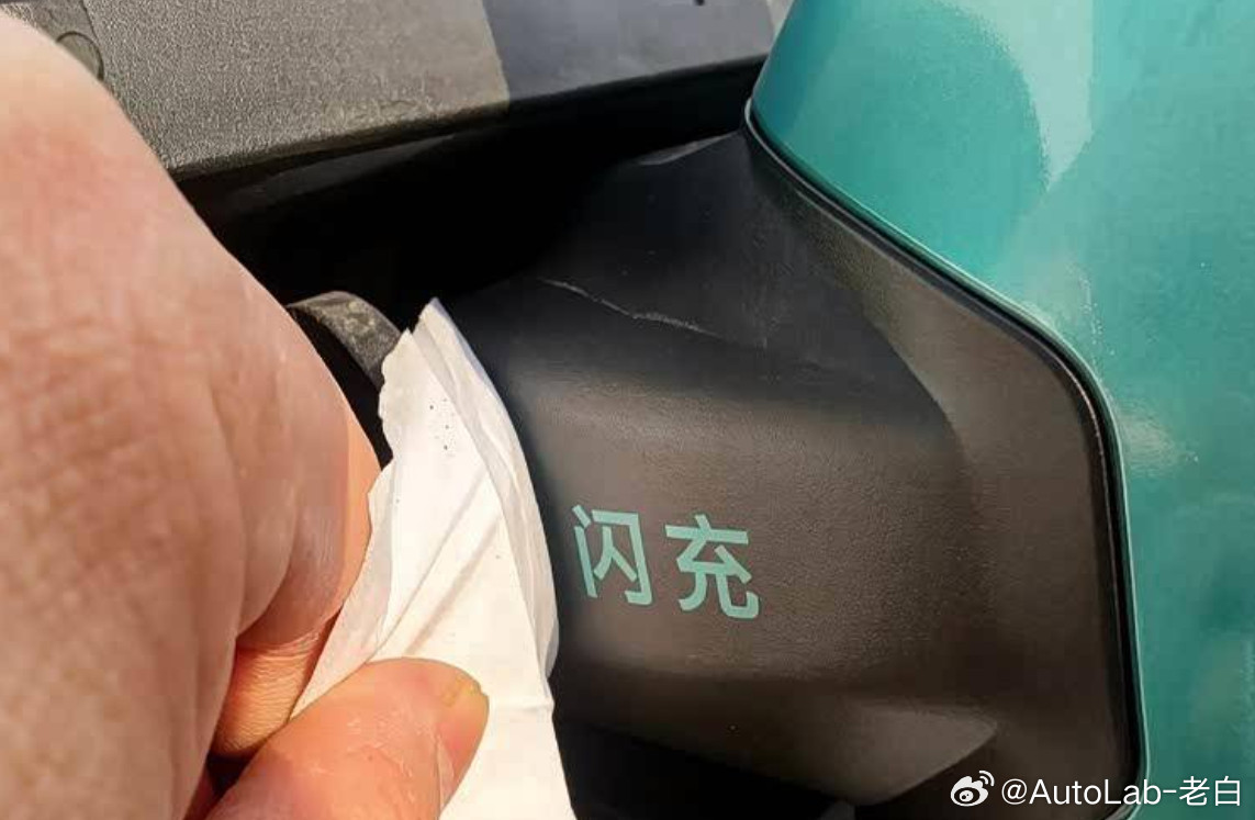 比亚迪3月5日要发兆瓦闪充2.0，据曝光参数，单枪额定功率1500kW，双枪并联