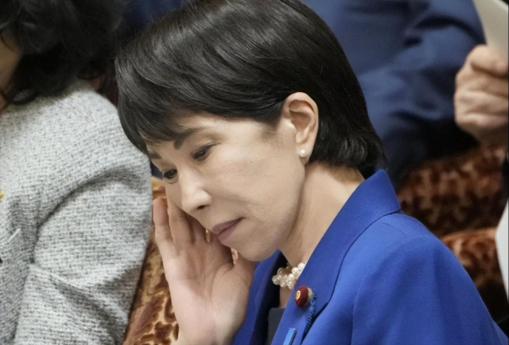 事态严重升级！中国对日本有新举动。由于日本首相高市早苗就属于中国内政和核心利益