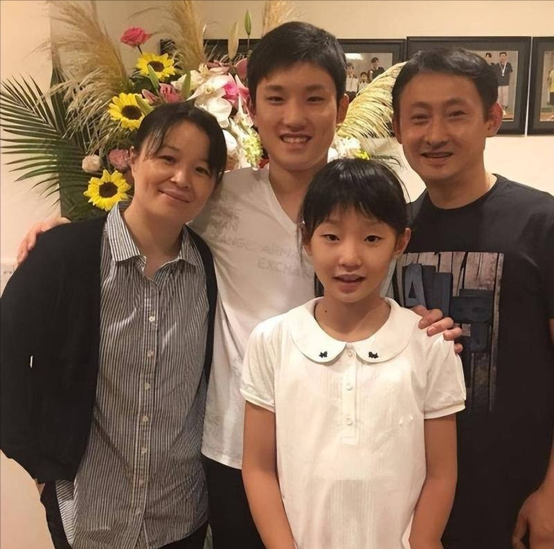 这几天连着熬夜追亚运会的乒乓球比赛，盯着屏幕看得久了，我心里突然冒出一个挺莫名的感慨。其实不是关于输