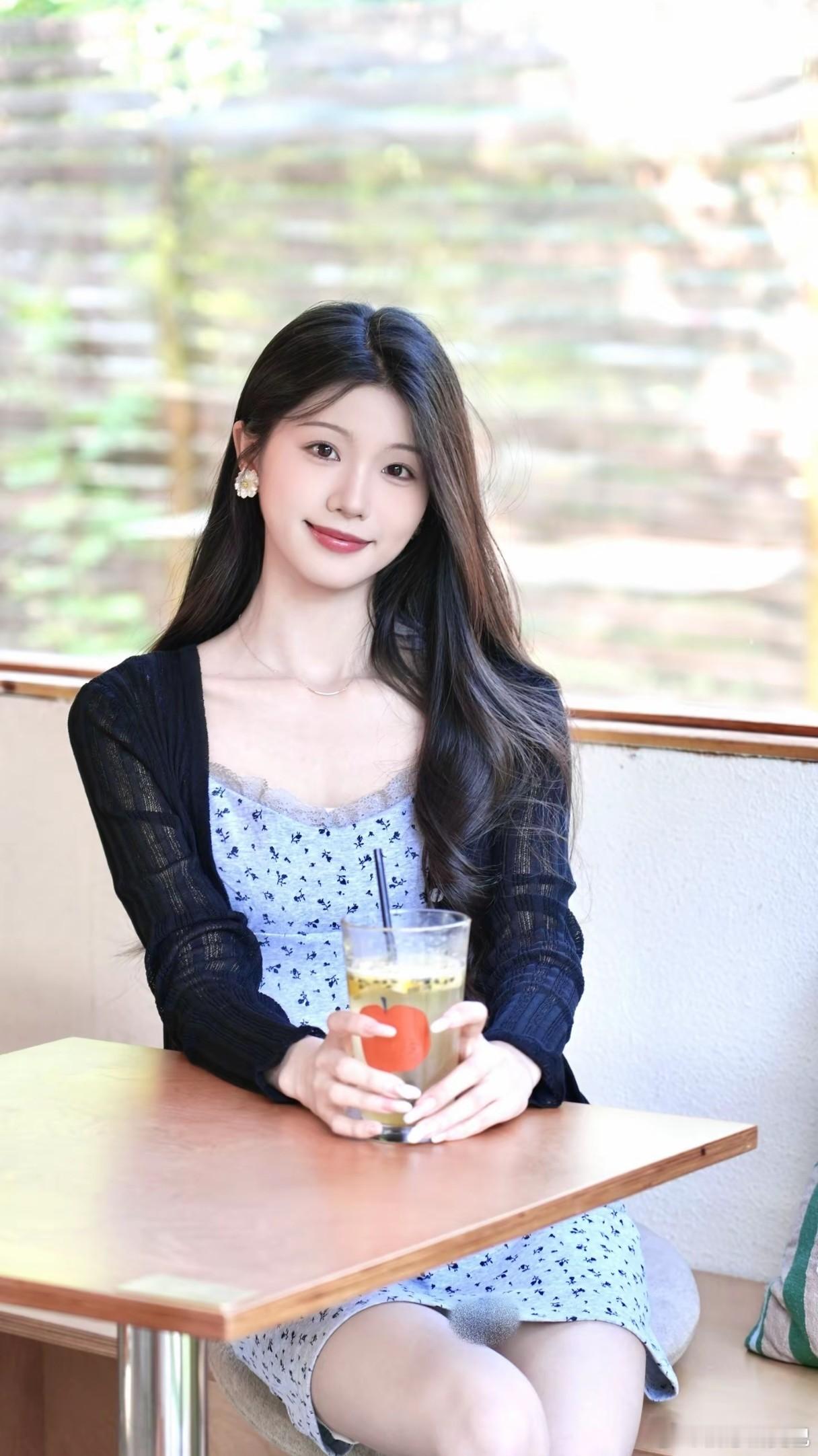 清纯甜美气质穿搭小姐姐