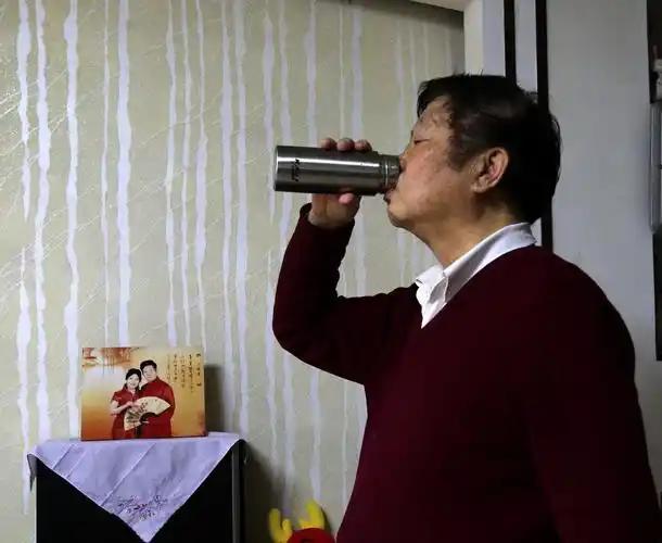 身体有没有肿瘤，看喝水就能知道？医生：身体健康的人，或没有这些症状喝水这件事