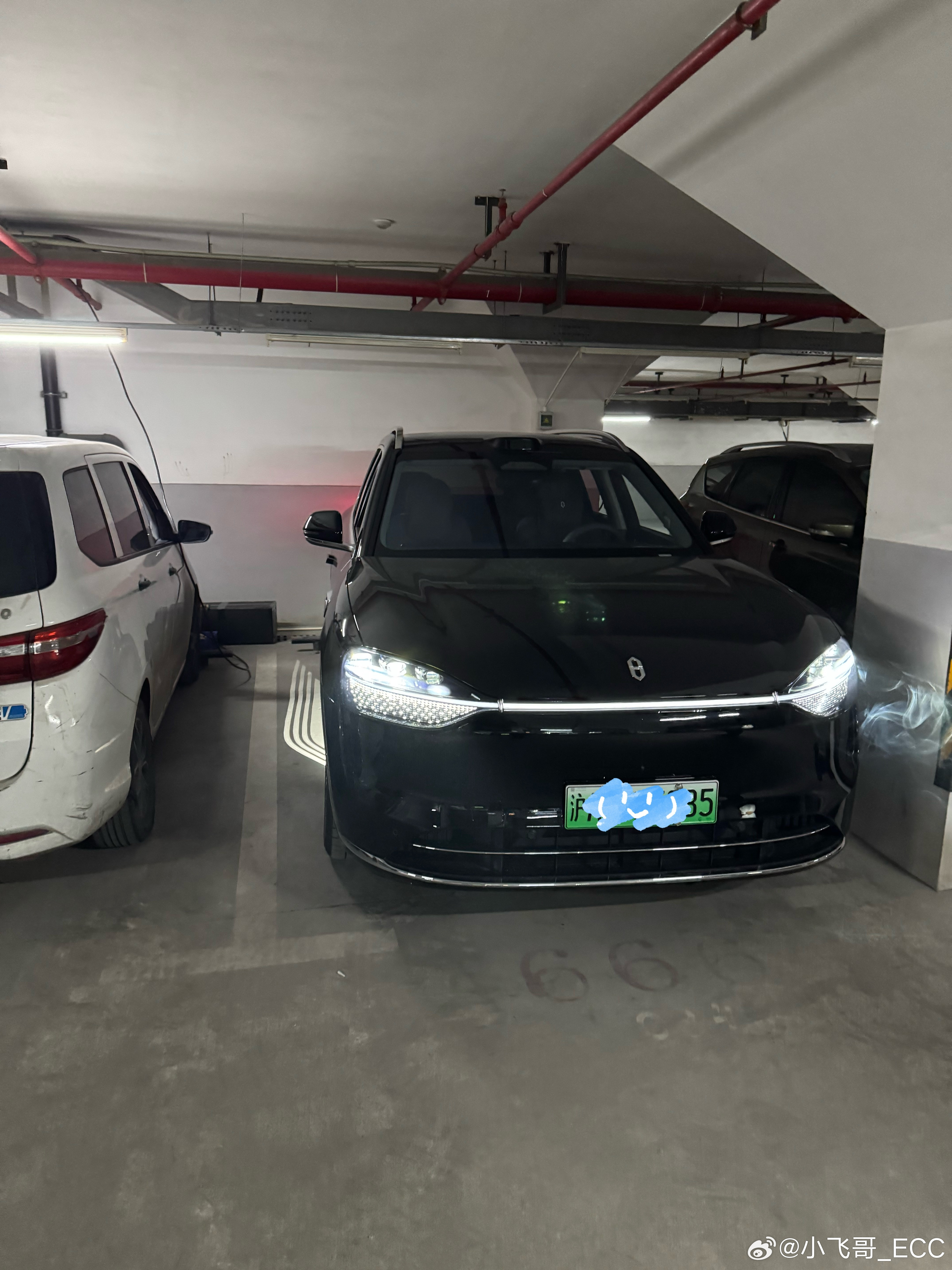 今天我装充电桩，我旁边邻居大叔最新款的问界M9提车了，前段时间他问我买啥车好？他