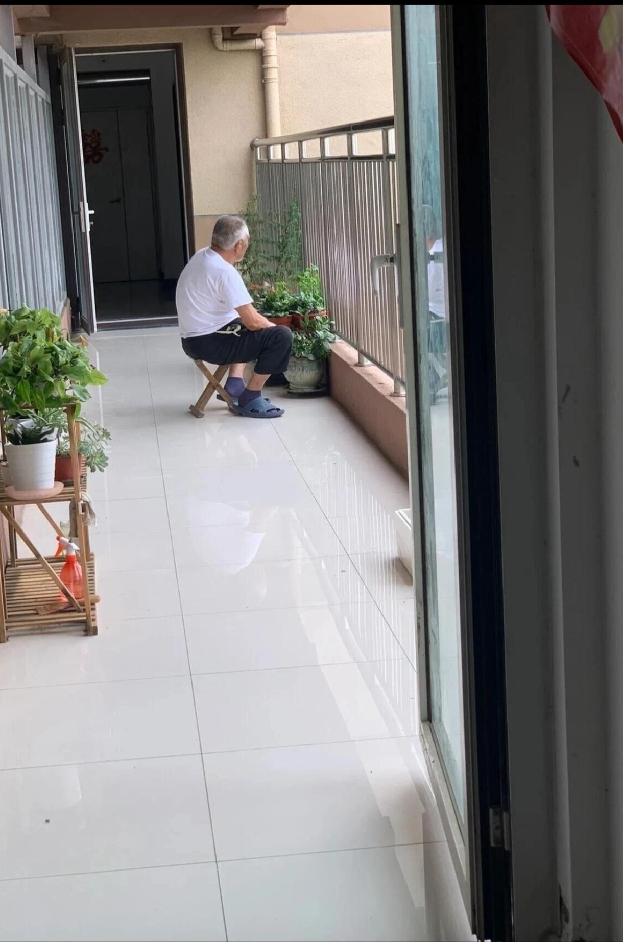 退休了，坐着发呆也是一种生活状态，有人好动，有人喜静，适合自己的，才是最佳的。