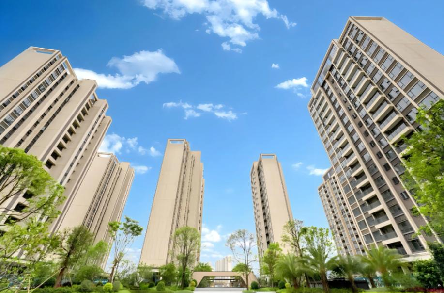 外媒上突然火了个帖子，“中国房地产，跌回2006年的水平了”。 乍一看，