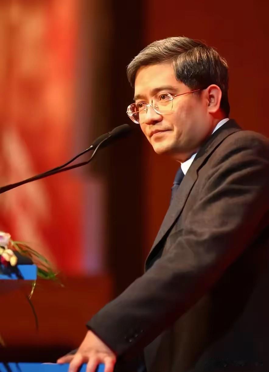 经济学家郎咸平说：“我妈妈住院大便干结，需要人去抠出来，谁干？连自己的儿女都嫌