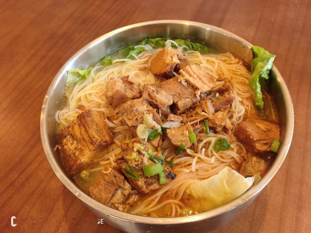看看美国的物价怎么样？今天出去玩，在外面吃饭。中午吃的五香猪肉