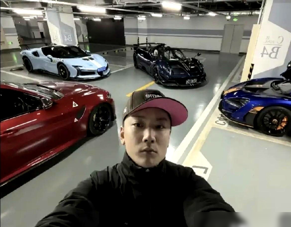 崔晋他妈直播间直接开撕李勒优：停了她好几个月零花钱，嫌她作息颠倒，喊她去面馆搭把手也不动弹。当初《变