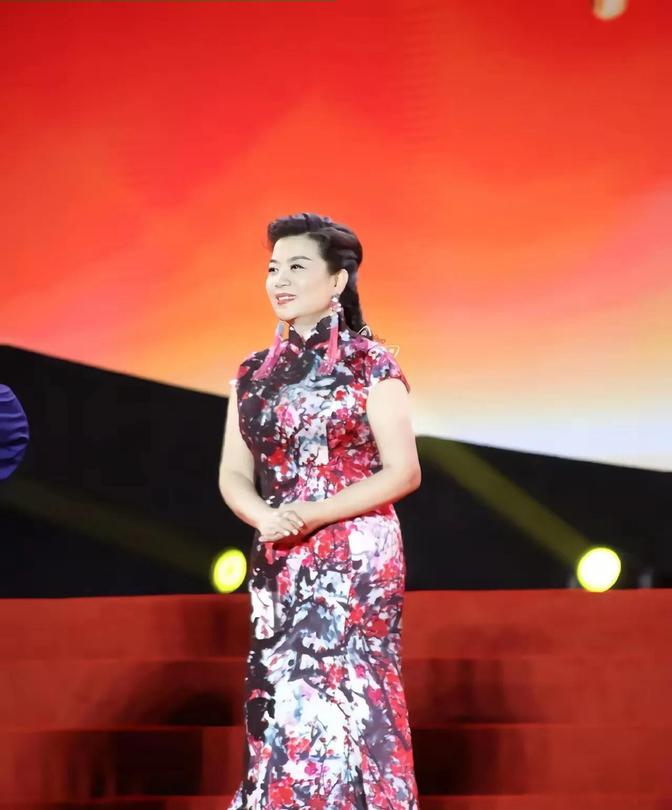 张也和吕继宏，俩人搭档三十年，为什么张也不嫁给他？舞台上她嗓子亮，他唱腔厚，配