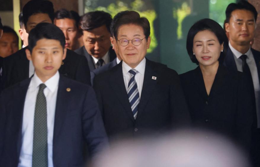 李在明抵美遭“最低规格礼宾接待”，韩网民埋怨“跪得不彻底”，美媒彻底嗨了：韩国能
