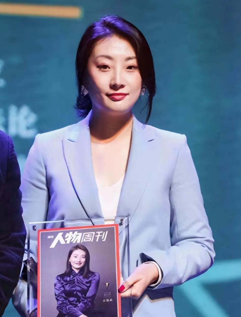 热搜上“宗馥莉官司输了”，这叫输？她目前只是暂不能挪用在香港相关资产而已，这