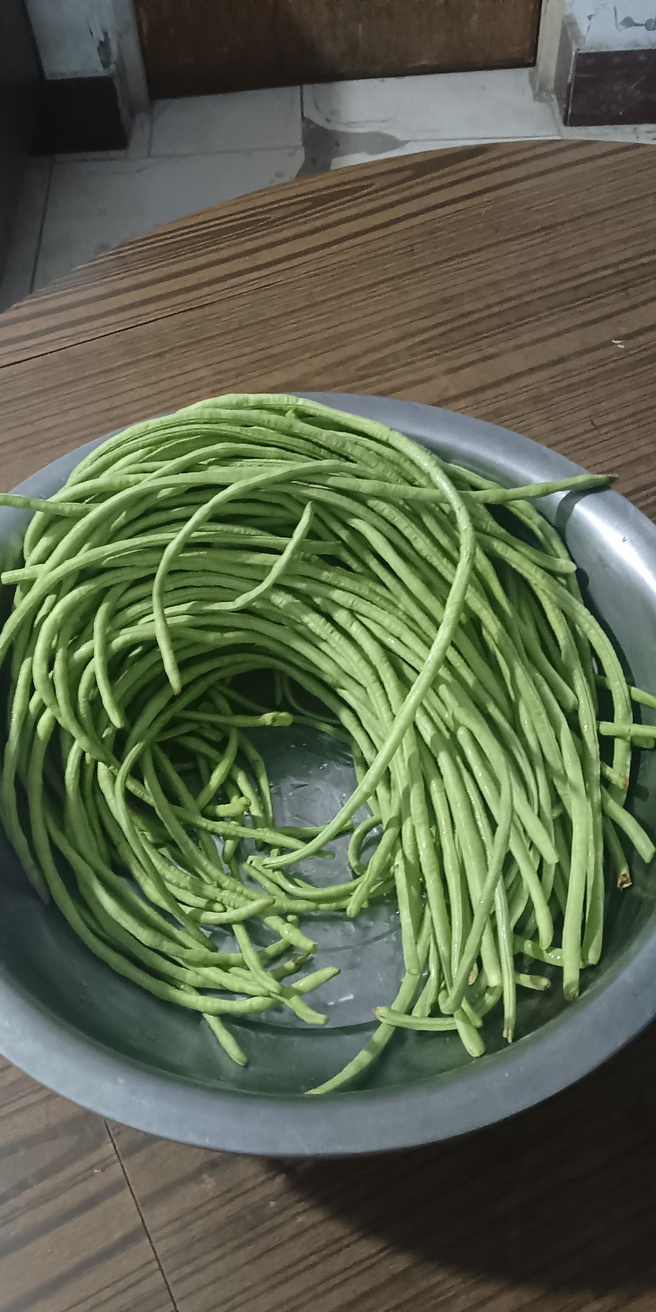 我家有个亲戚是跑运输的天南地北的跑前天说到拉豆角从某一个地方运到卸货地装