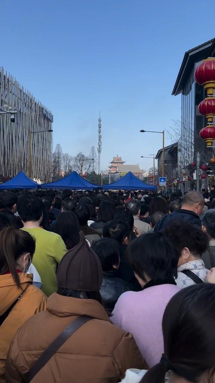 武汉太离谱了，武汉春节期间接待旅客量全国第二我说怎么哪哪都是人春节消费节节高武