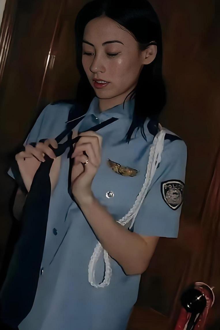 一张十几年前的老照片，再度翻红，张柏芝当年的模样太绝了时隔多年，张柏芝这张