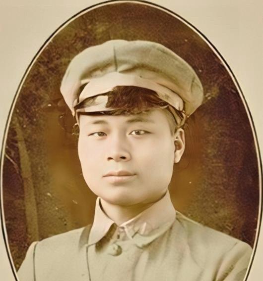 1980年，邱行湘去台湾探亲，回大陆前，蒋纬国给了他一大笔钱，邱行湘却说：“我这