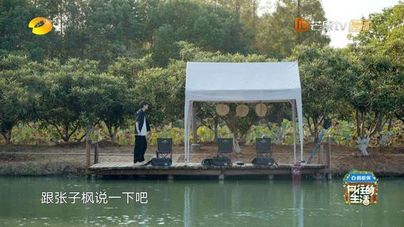 彭彭低估了妹妹的开朗程度啦！妹妹在排练厅秒变社交达人，彭彭的自信发言瞬间“翻车”